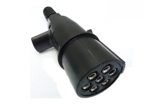 Tomada 7 Polos Macho 24V para VW